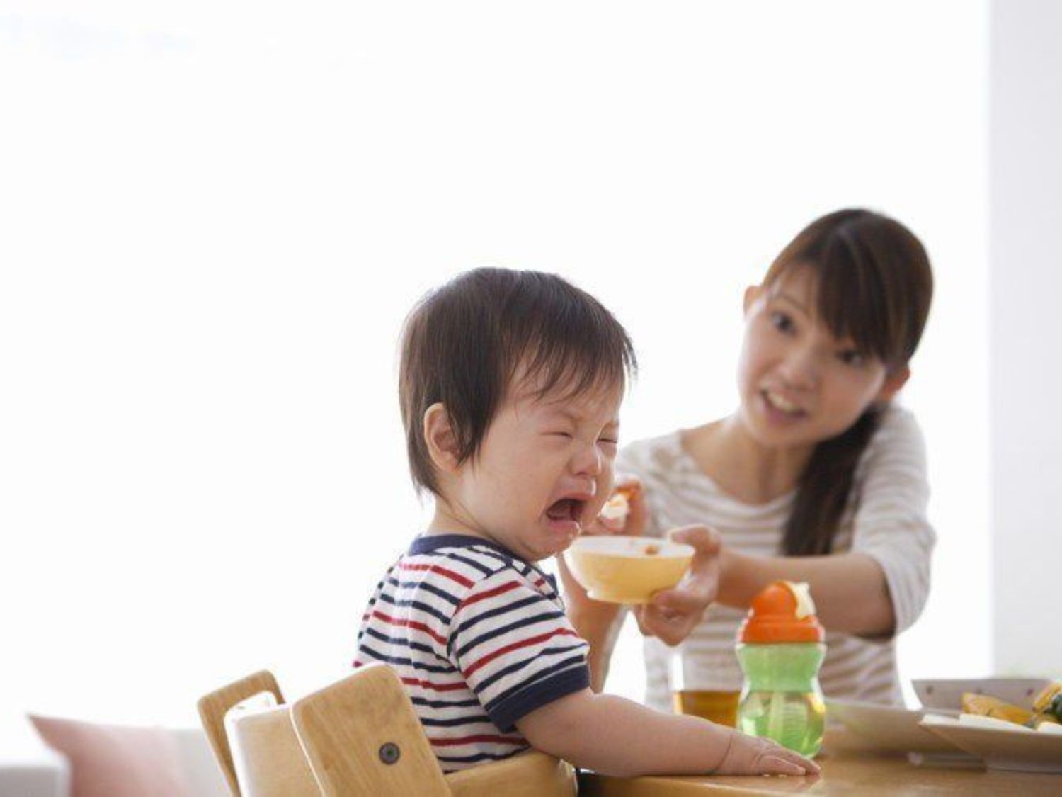 Ép trẻ ăn nhiều có thể khiến trẻ sợ ăn, béo phì hoặc rối loạn tiêu hóa