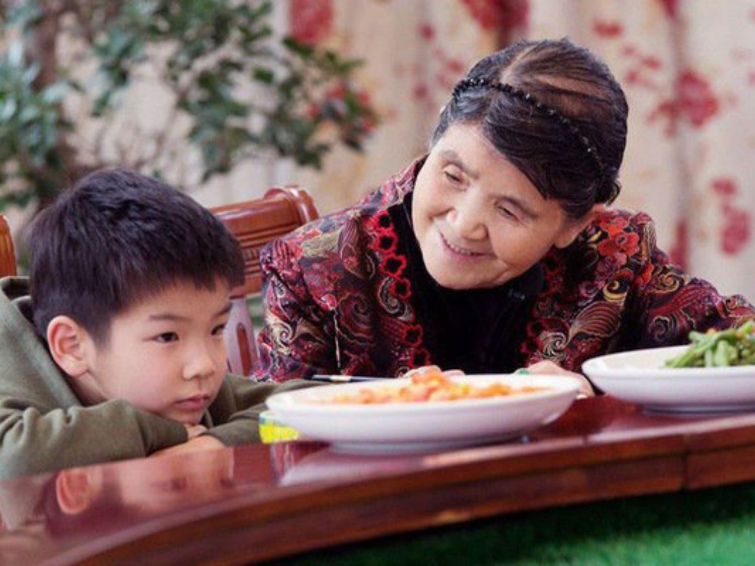 Việc cho trẻ ăn nhiều có thể tăng nguy cơ thừa chất, gây béo phì