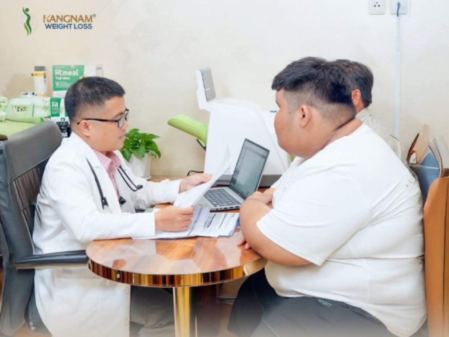 Trẻ thừa cân cần được các chuyên gia thăm khám và lên phác đồ giảm cân phù hợp