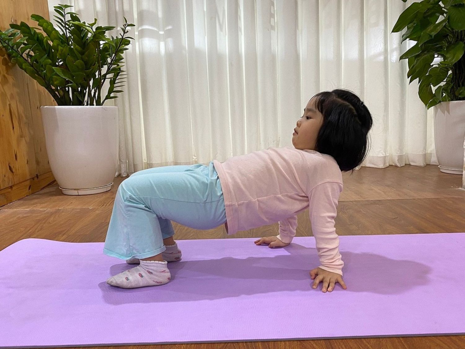 Mỗi ngày phụ huynh nên cho trẻ vận động khoảng 60 phút