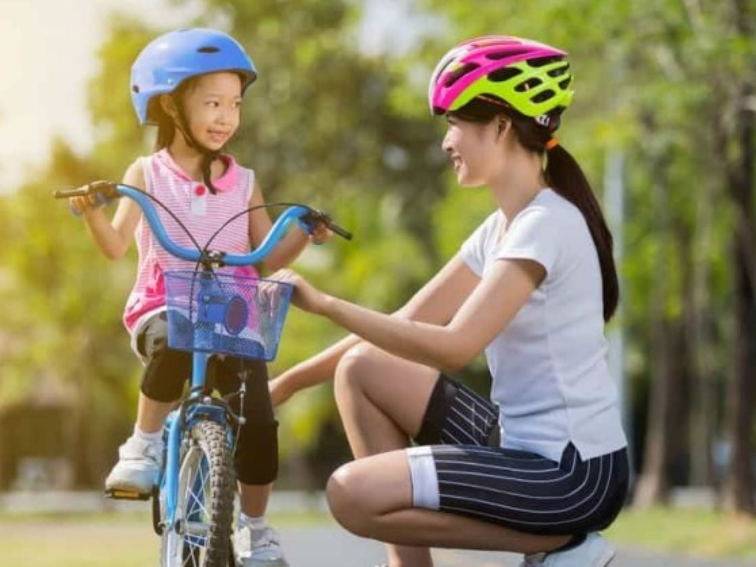 Bố mẹ nên luyện tập, đạp xe cùng con mỗi ngày