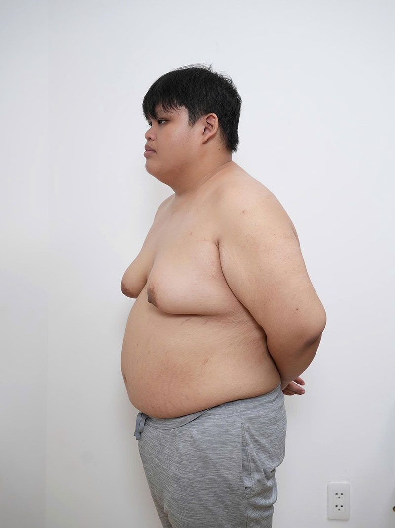 Thiên Ân 127.7kg - tư thế nghiêng khi bắt đầu chương trình