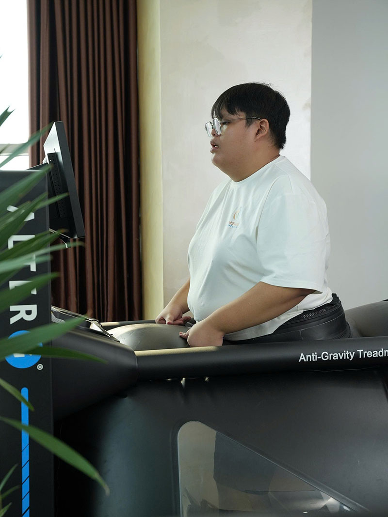 Thiên Ân tập Anti-Gravity Treadmill giảm tải khớp gối