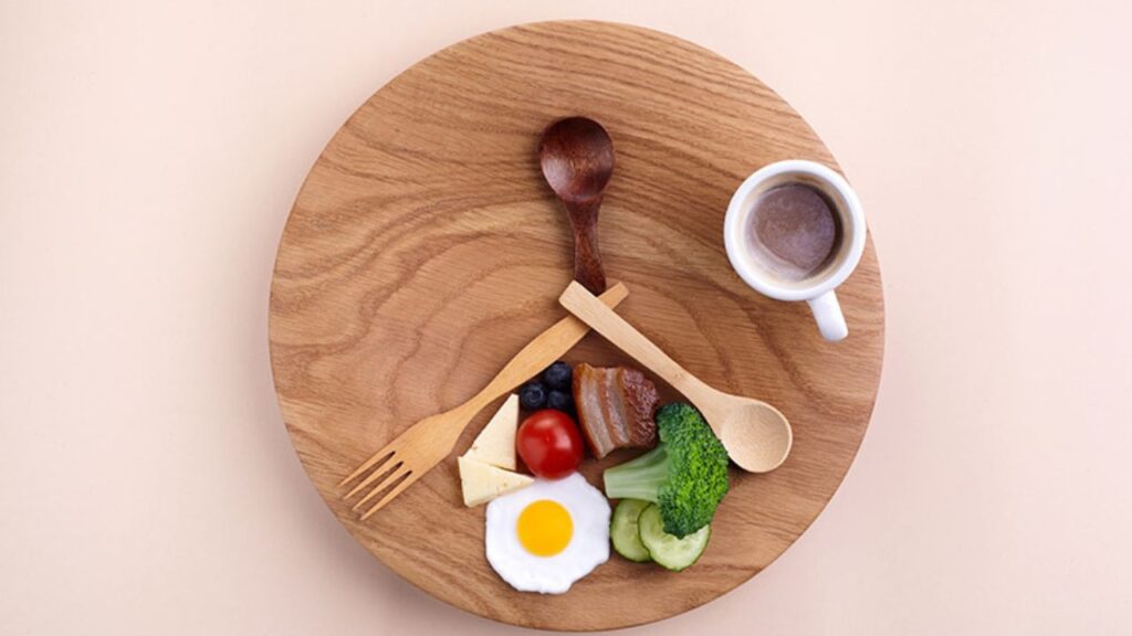Có nên cho trẻ nhịn ăn để giảm cân? Lời cảnh báo từ chuyên gia dinh dưỡng