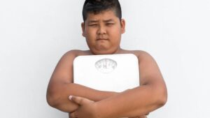 Trẻ bụ bẫm có phải béo? Cách phân biệt bụ bẫm khỏe mạnh và thừa cân, béo phì ở trẻ