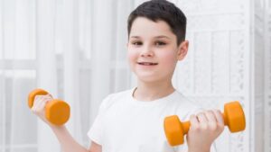 Trẻ em tập gym tạ nặng có được không? Có ảnh hưởng chiều cao không?