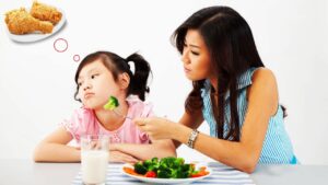 Trẻ kén ăn hay ăn vặt: Xử lý thế nào mà không tạo áp lực?